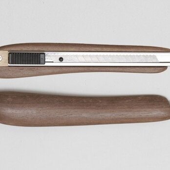 左利き用木製カッターナイフ（ウォールナット）の画像