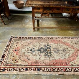 vintage rug　ウシャク　セッヂャーデ　色褪せた温かみのある色使いの画像