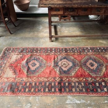 vintage rug　トルコ絨毯　３つのドラゴンモチーフの画像